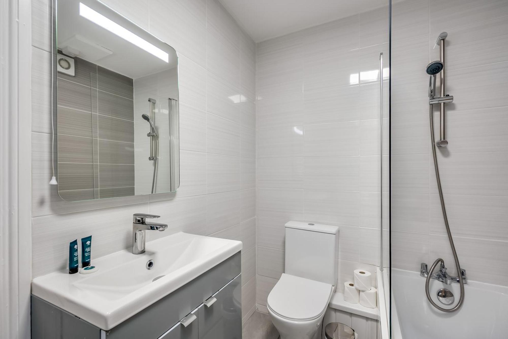 Central Belfast Apartments Queen'S Hideaway 외부 사진